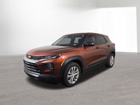 Used 2021 Chevrolet TrailBlazer LS FWD image 2