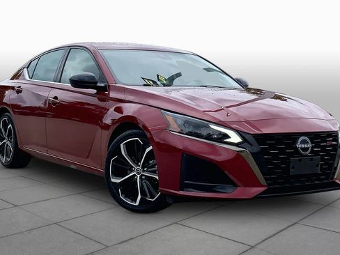 Used 2024 Nissan Altima 2.5 SR FWD image 3