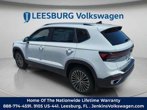 New 2026 Volkswagen Taos SE FWD image 9