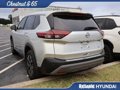 Used 2023 Nissan Rogue SV FWD image 15
