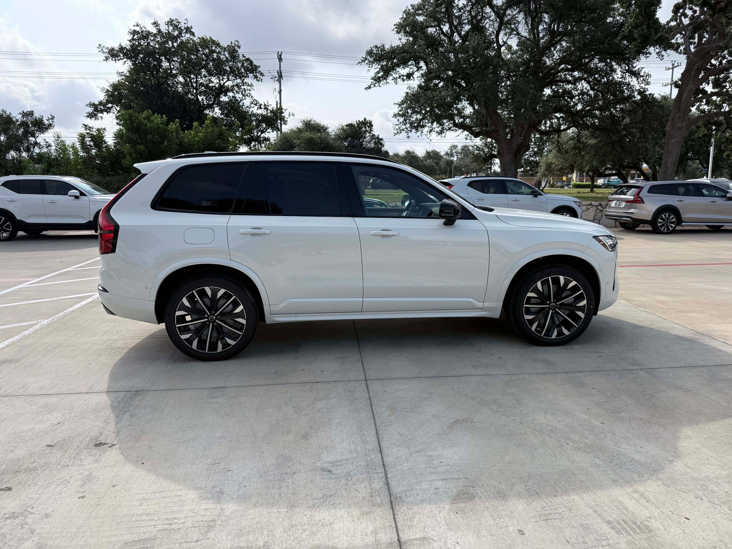 New 2026 Volvo XC90 T8 Ultra w/ Protection Package Premier AWD/4WD image 7