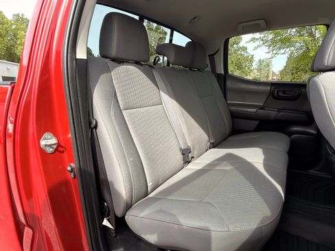 Used 2020 Toyota Tacoma SR w/ SR Convenience Package image 18