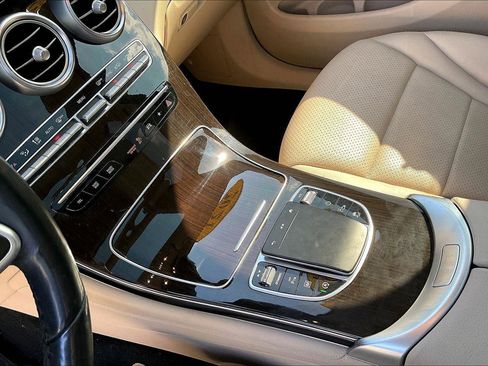 Used 2021 Mercedes-Benz GLC 300 4MATIC image 18