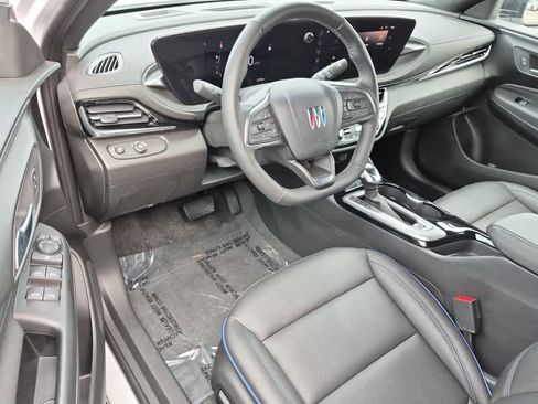 Used 2024 Buick Envista Sport Touring w/ Convenience I Package FWD image 11