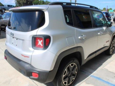 Used 2016 Jeep Renegade Trailhawk w/ Premium Trailhawk Package AWD/4WD image 5