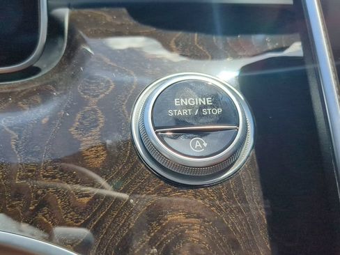 Used 2024 Mercedes-Benz C 300 4MATIC Sedan image 16