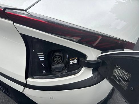 Used 2024 Kia EV6 Wind w/ Wind Technology Package AWD/4WD image 8