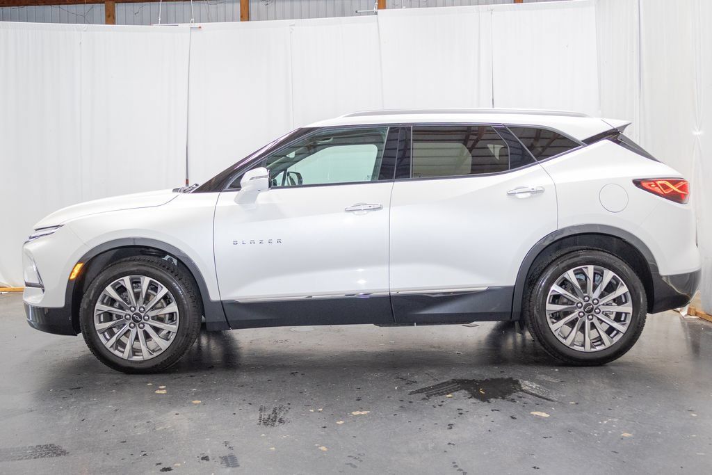 Used 2023 Chevrolet Blazer Premier w/ Driver Confidence II Package AWD/4WD image 4