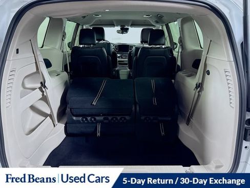 Used 2023 Chrysler Pacifica Touring-L FWD image 31