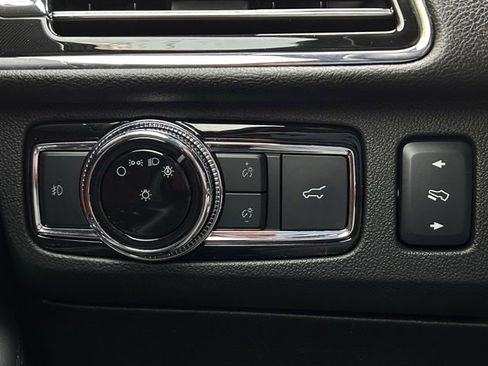 Used 2018 Lincoln Navigator Premiere RWD image 25