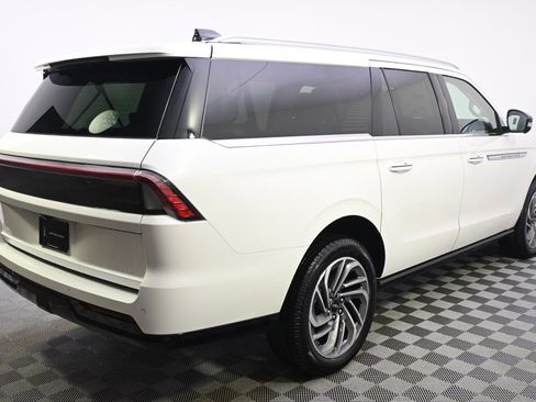 New 2025 Lincoln Navigator L Reserve image 7
