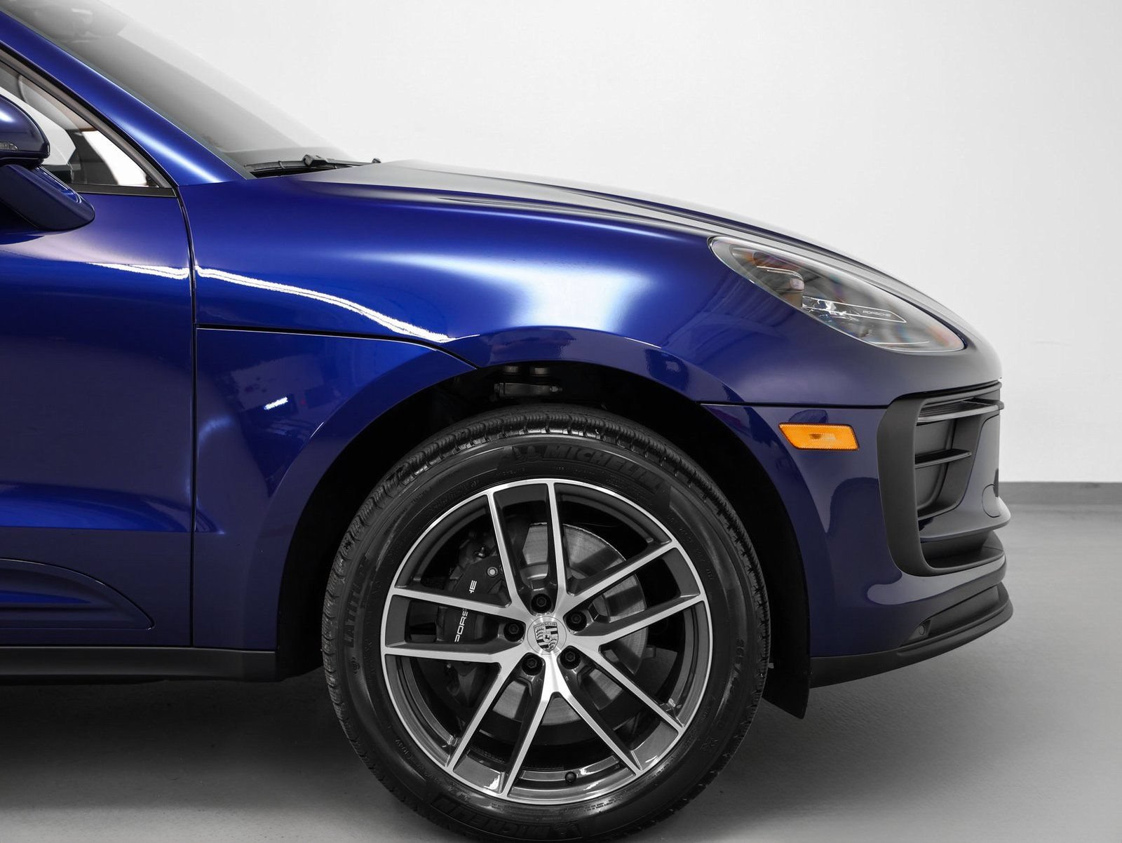 Certified 2025 Porsche Macan AWD/4WD image 14