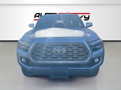 Used 2021 Toyota Tacoma TRD Off-Road image 2