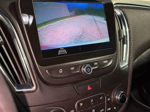 Used 2019 Chevrolet Malibu LT image 18