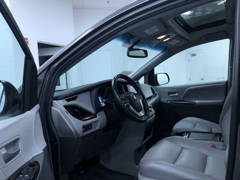 Used 2015 Toyota Sienna XLE image 12