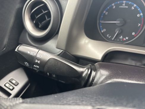 Used 2018 Toyota RAV4 LE image 65