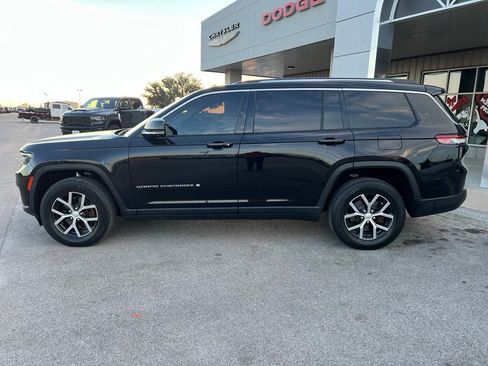 Used 2023 Jeep Grand Cherokee L Limited w/ Luxury Tech Group II AWD/4WD image 3
