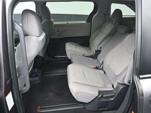 Used 2024 Toyota Sienna LE image 27