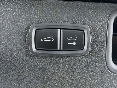 Used 2026 Porsche Macan AWD/4WD image 24