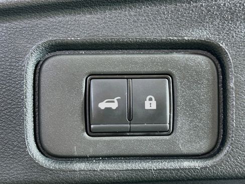 Used 2025 Nissan Pathfinder SV FWD image 30