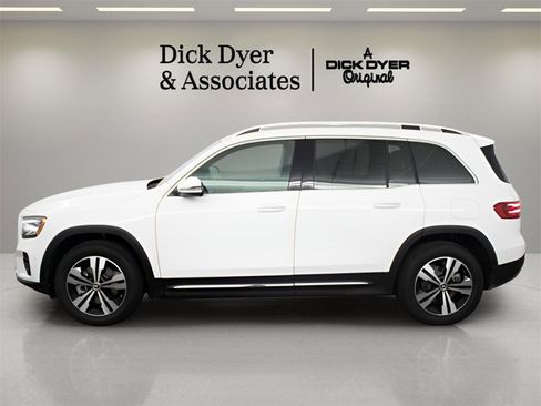 Used 2025 Mercedes-Benz GLB 250 image 3