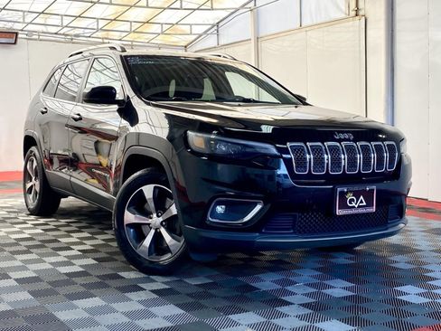 Used 2019 Jeep Cherokee Limited image 1