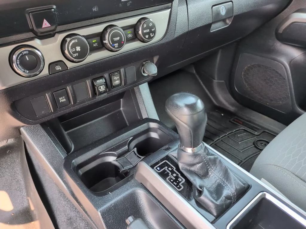 Used 2019 Toyota Tacoma SR5 AWD/4WD image 24