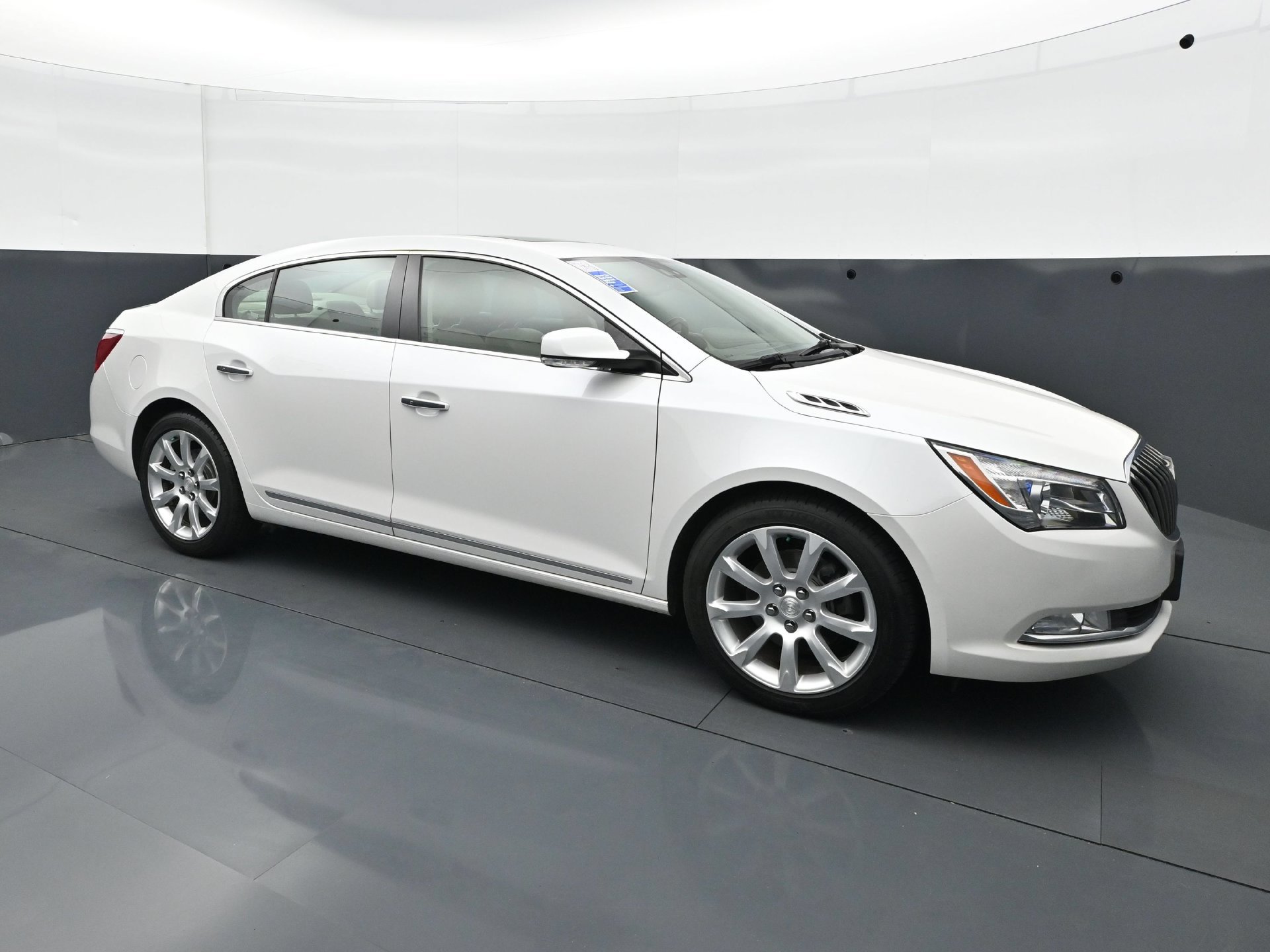 Used 2016 Buick LaCrosse Premium w/ Driver Confidence Package #1 FWD image 9