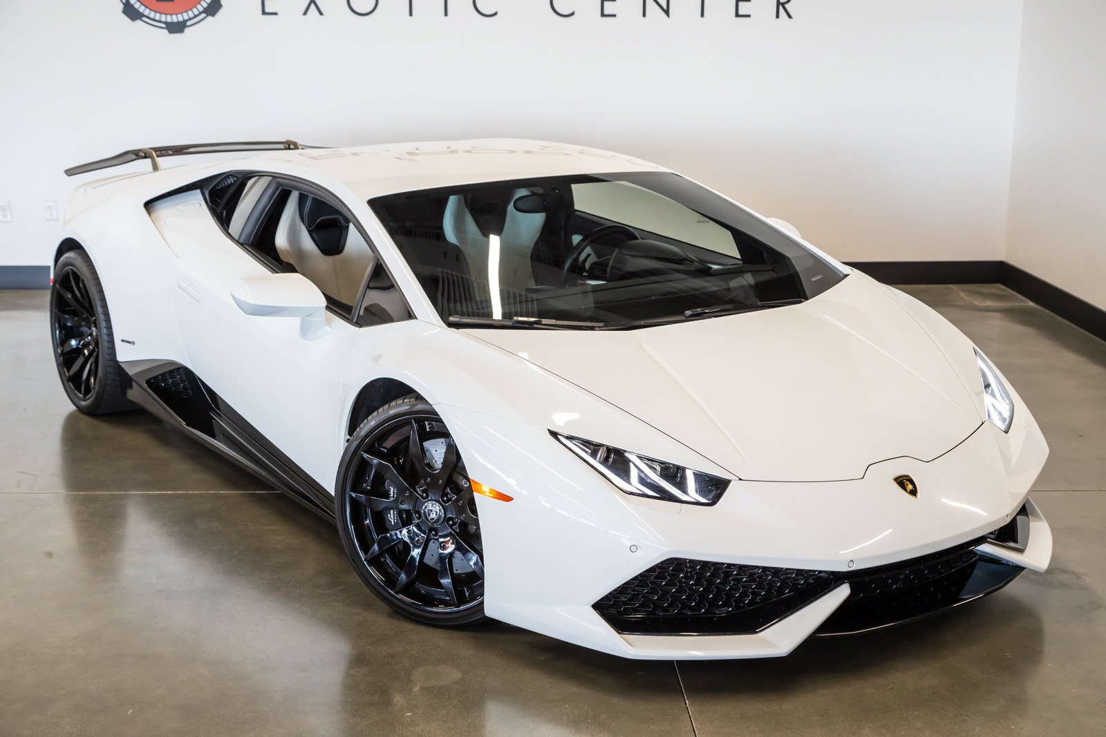 Used 2015 Lamborghini Huracan LP 610-4 AWD/4WD image 2