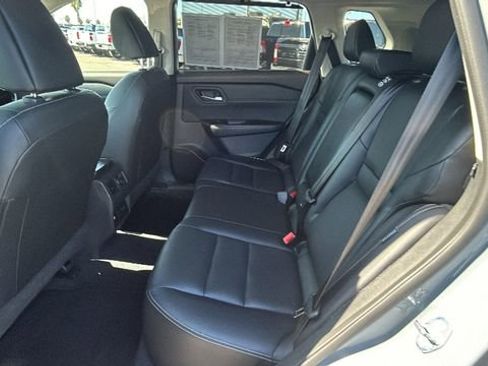 Used 2023 Nissan Rogue SL w/ SL Premium Package image 15