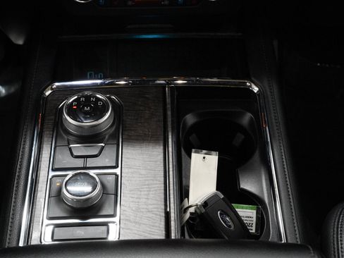 Used 2020 Ford Expedition Max Limited AWD/4WD image 17