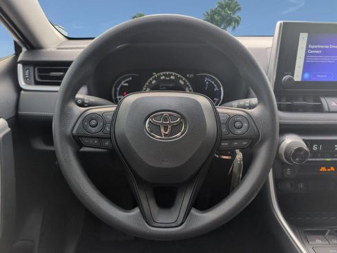 Used 2025 Toyota RAV4 LE AWD/4WD image 13