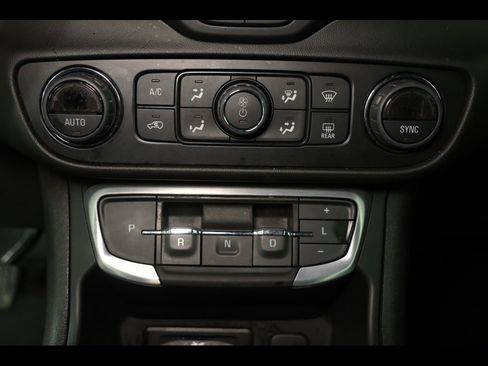 Used 2024 GMC Terrain SLT image 26