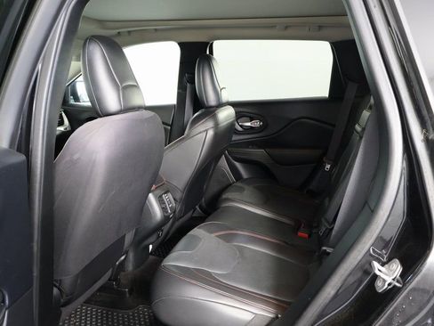 Used 2016 Jeep Cherokee Trailhawk w/ Comfort/Convenience Group image 11