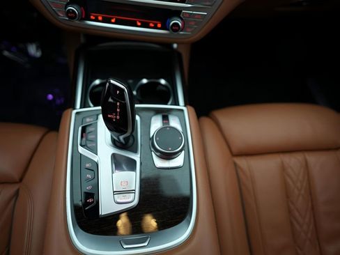 Used 2022 BMW 745e xDrive w/ M Sport Package AWD/4WD image 39