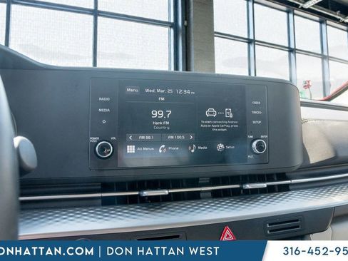 Used 2024 Kia Carnival LX image 7