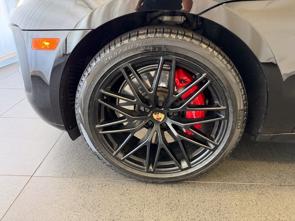 Certified 2023 Porsche Macan GTS AWD/4WD image 10