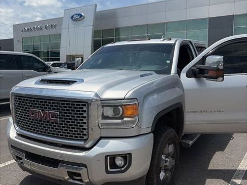 Used 2017 GMC Sierra 3500 Denali w/ Duramax Plus Package AWD/4WD image 7