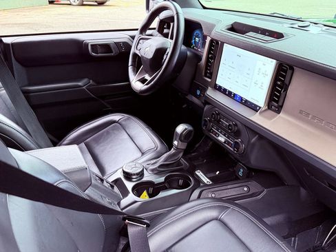 Used 2025 Ford Bronco Outer Banks AWD/4WD image 12