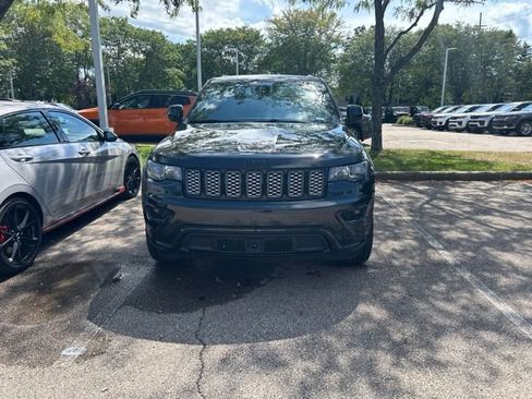 Used 2021 Jeep Grand Cherokee Laredo X AWD/4WD image 2