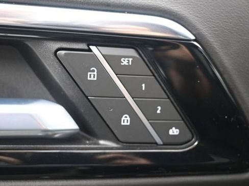 Used 2025 Chevrolet Suburban Z71 AWD/4WD image 8