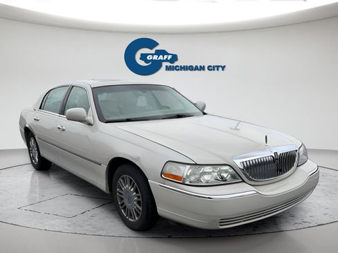 Used 2007 Lincoln Town Car Signature Limited RWD image 7