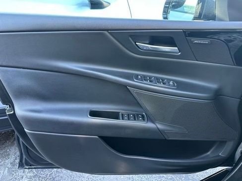 Used 2019 Jaguar XE Premium image 28