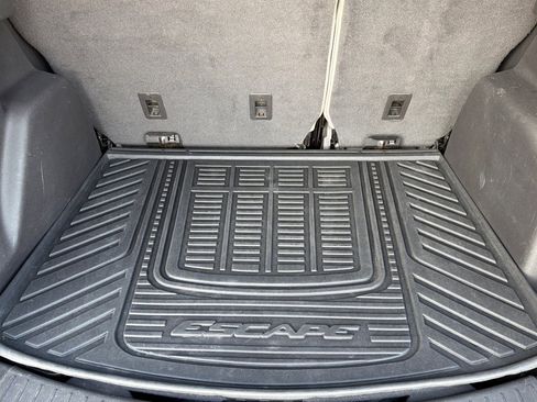 Used 2017 Ford Escape SE image 14