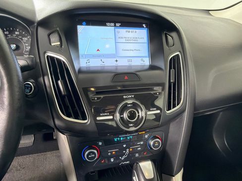 Used 2017 Ford Focus Titanium FWD image 14