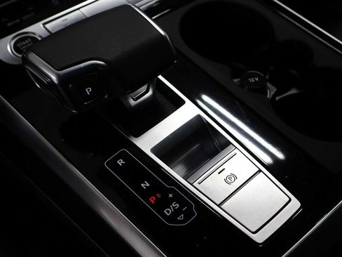 Used 2025 Audi Q8 Premium Plus w/ Premium Plus Package image 27