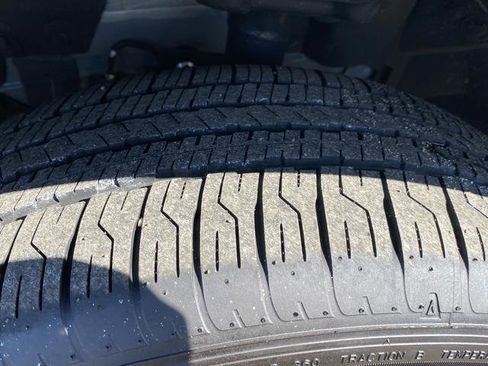 Used 2024 Nissan Rogue SL w/ SL Premium Package image 35