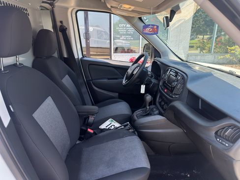 Used 2022 RAM ProMaster City Tradesman FWD image 11
