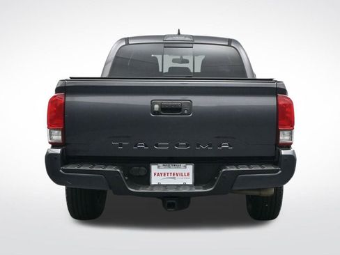 Used 2017 Toyota Tacoma TRD Off-Road image 7