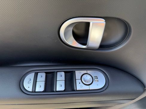 Used 2022 Hyundai Ioniq 5 SE RWD image 16